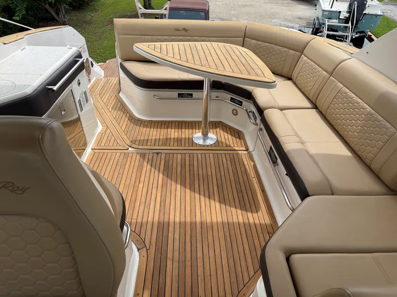 Slide: The Image of Sea Ray 320 SUNDANCER 2020 - 31
