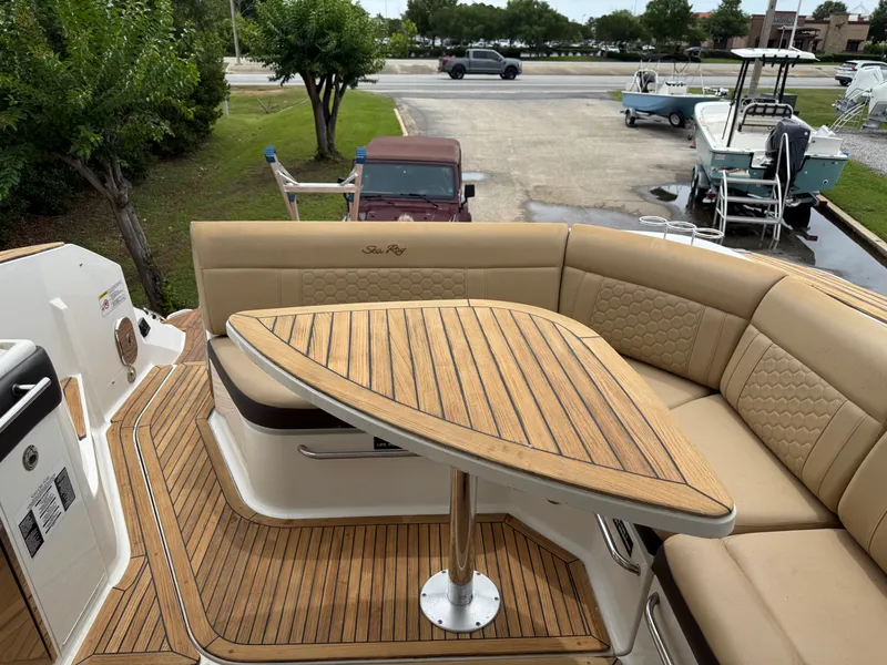Slide: The Image of Sea Ray 320 SUNDANCER 2020 - 35
