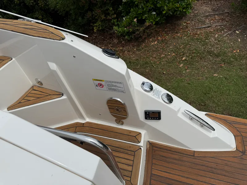 Slide: The Image of Sea Ray 320 SUNDANCER 2020 - 39