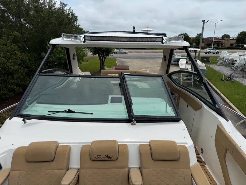 Slide: The Image of Sea Ray 320 SUNDANCER 2020 - 41