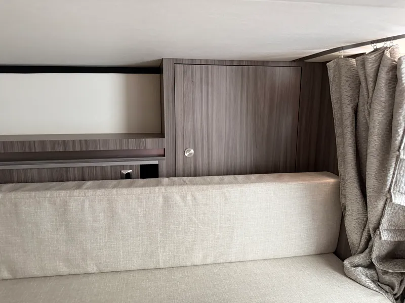 Slide: The Image of Sea Ray 320 SUNDANCER 2020 - 46