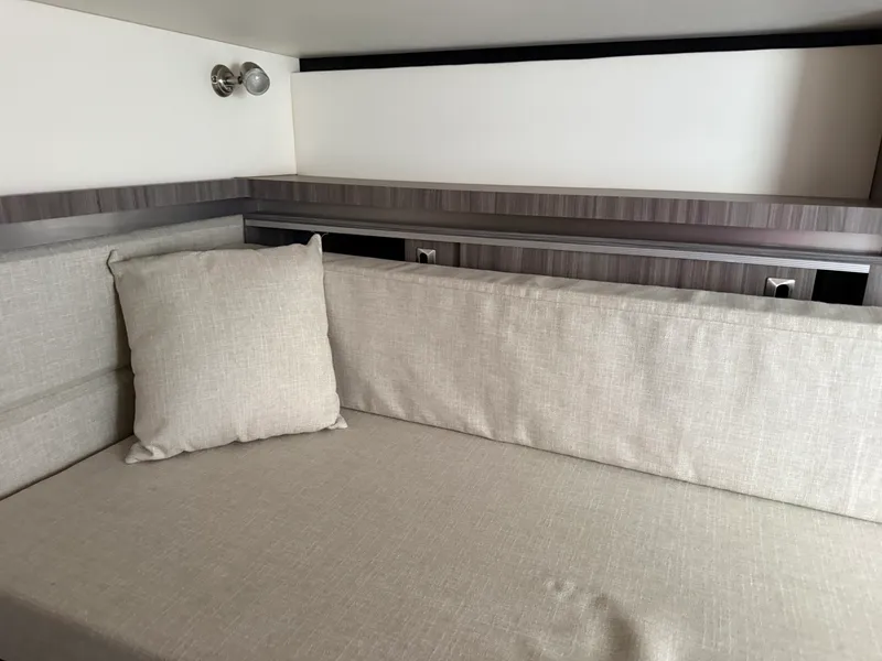 Slide: The Image of Sea Ray 320 SUNDANCER 2020 - 47