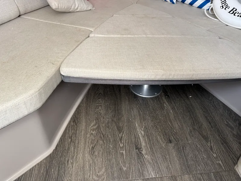 Slide: The Image of Sea Ray 320 SUNDANCER 2020 - 52