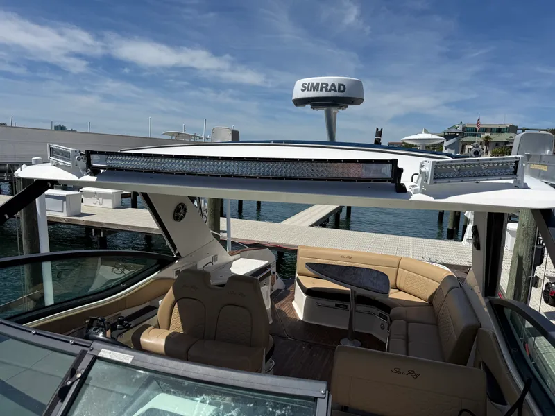 Slide: The Image of Sea Ray 320 SUNDANCER 2020 - 57