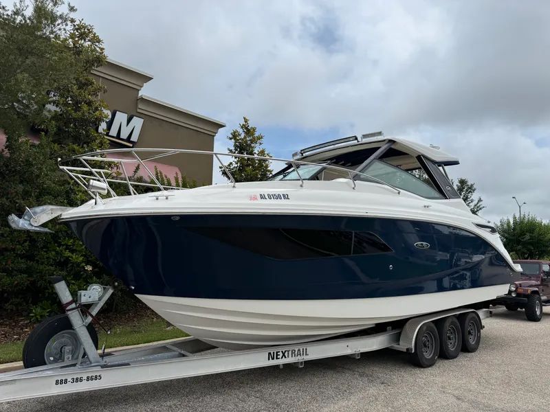 Slide: The Image of Sea Ray 320 SUNDANCER 2020 - 6