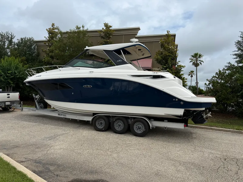 Slide: The Image of Sea Ray 320 SUNDANCER 2020 - 7