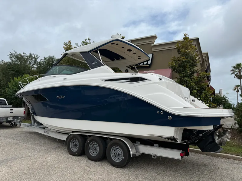 Slide: The Image of Sea Ray 320 SUNDANCER 2020 - 9