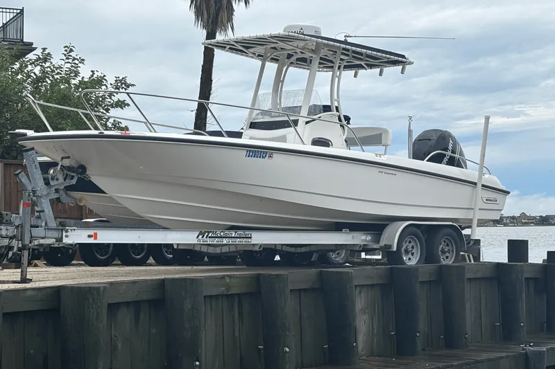 Slide: The Image of Boston Whaler 240 DAUNTLESS 2014 - 7