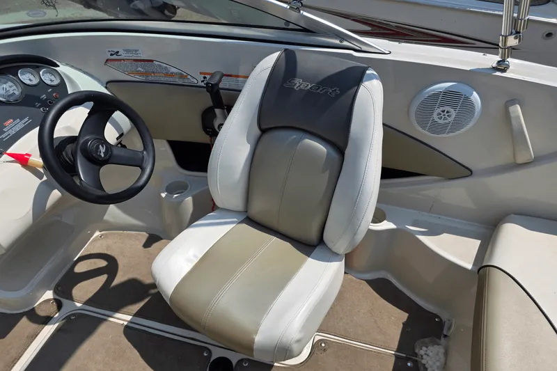 Slide: The Image of Sea Ray 195 SPORT 2006 - 14