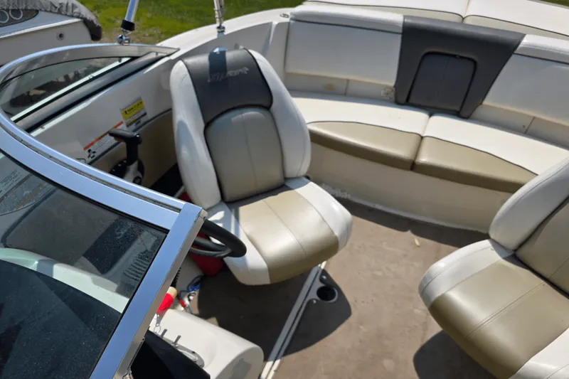 Slide: The Image of Sea Ray 195 SPORT 2006 - 9