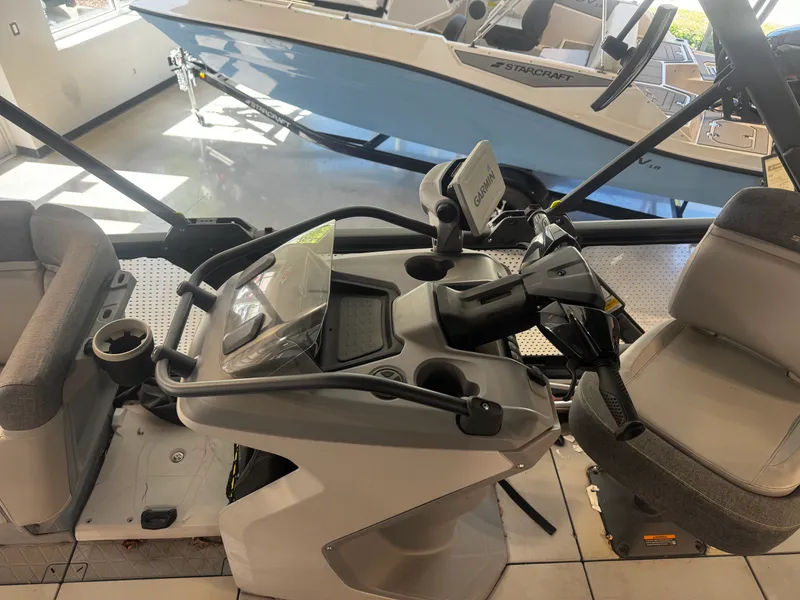Slide: The Image of Sea-Doo SWITCH 19 2022 - 10