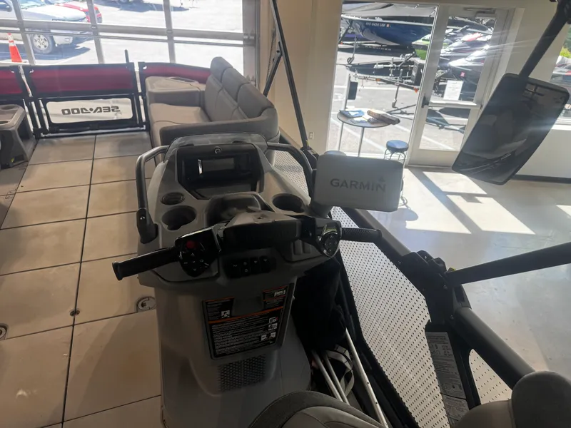 Slide: The Image of Sea-Doo SWITCH 19 2022 - 15