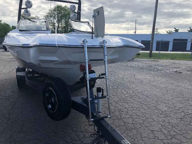 Slide: The Image of Malibu Wakesetter 22 MXZ 2018 - 12