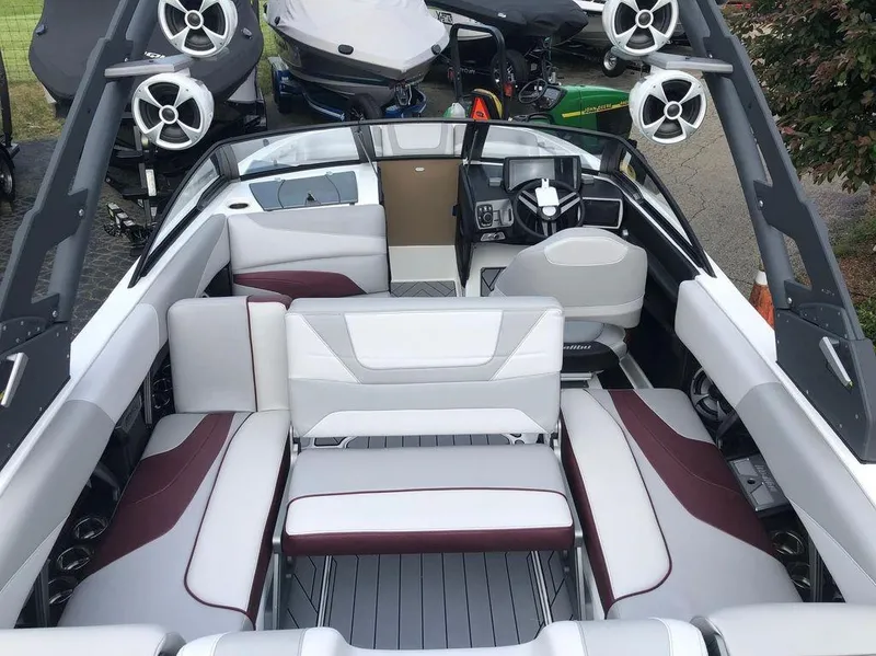 Slide: The Image of Malibu Wakesetter 22 MXZ 2018 - 17