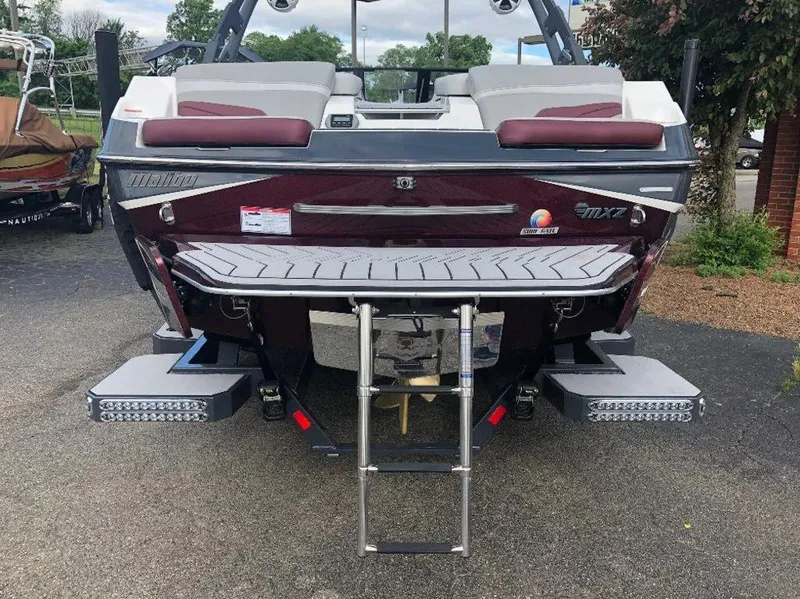 Slide: The Image of Malibu Wakesetter 22 MXZ 2018 - 19