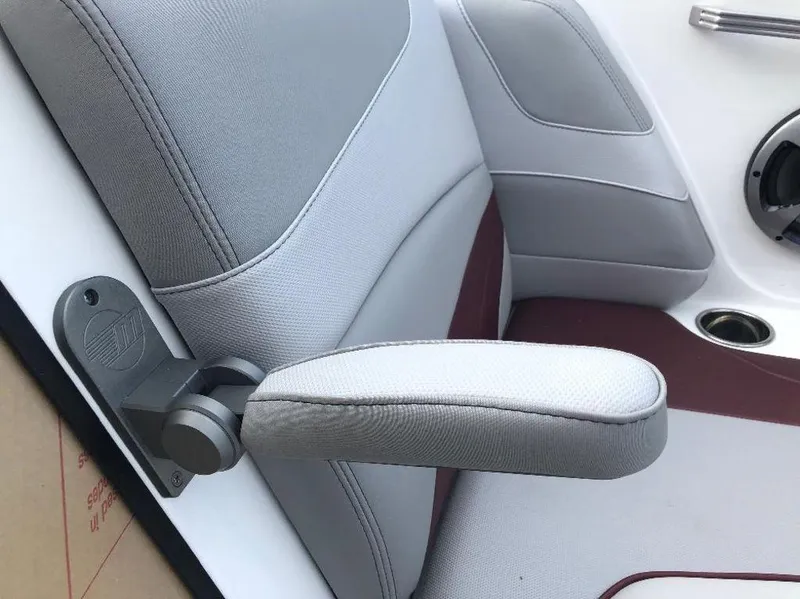 Slide: The Image of Malibu Wakesetter 22 MXZ 2018 - 2