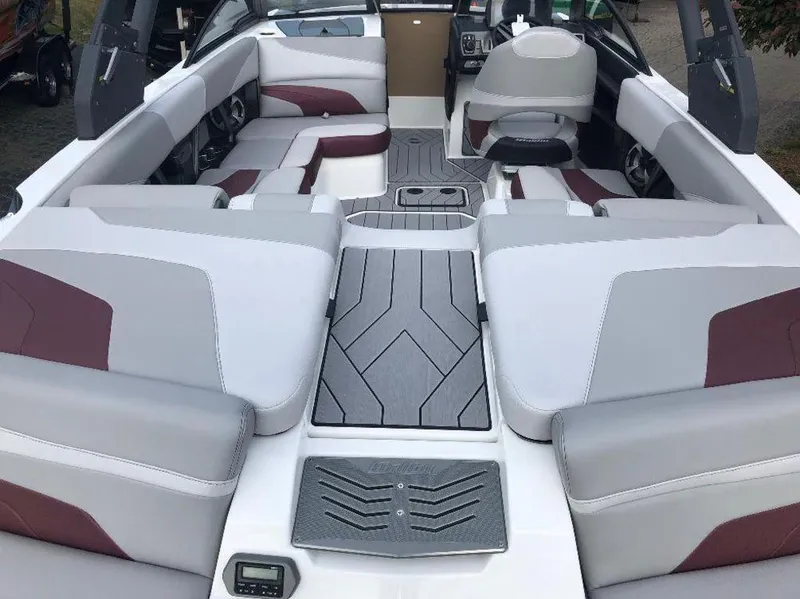 Slide: The Image of Malibu Wakesetter 22 MXZ 2018 - 24