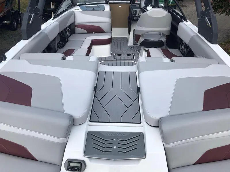 Slide: The Image of Malibu Wakesetter 22 MXZ 2018 - 28