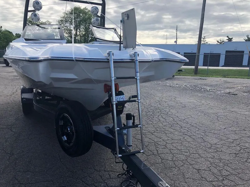 Slide: The Image of Malibu Wakesetter 22 MXZ 2018 - 30