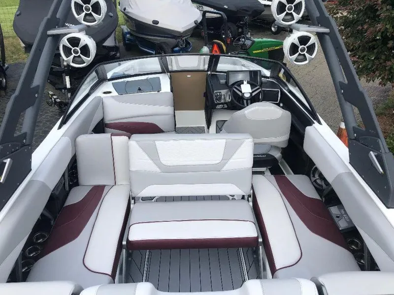 Slide: The Image of Malibu Wakesetter 22 MXZ 2018 - 36