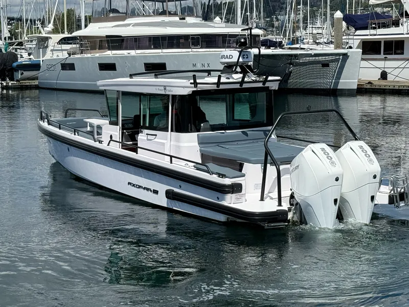 Slide: The Image of Axopar 28 CABIN 2022 - 12