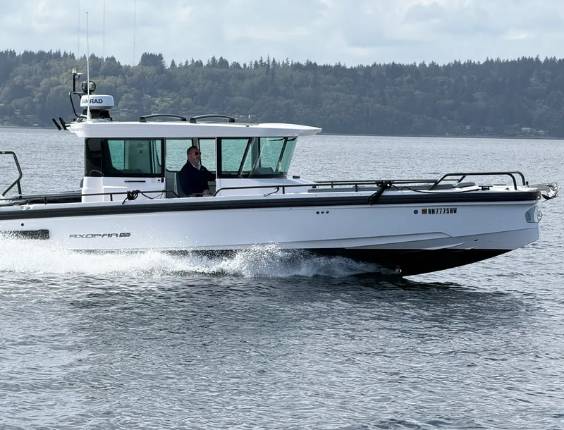 Slide: The Image of Axopar 28 CABIN 2022 - 1