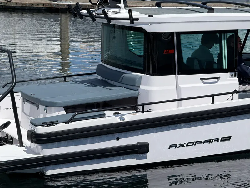 Slide: The Image of Axopar 28 CABIN 2022 - 22