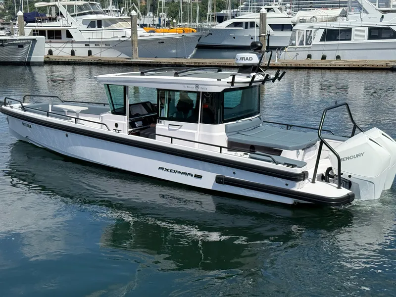 Slide: The Image of Axopar 28 CABIN 2022 - 25