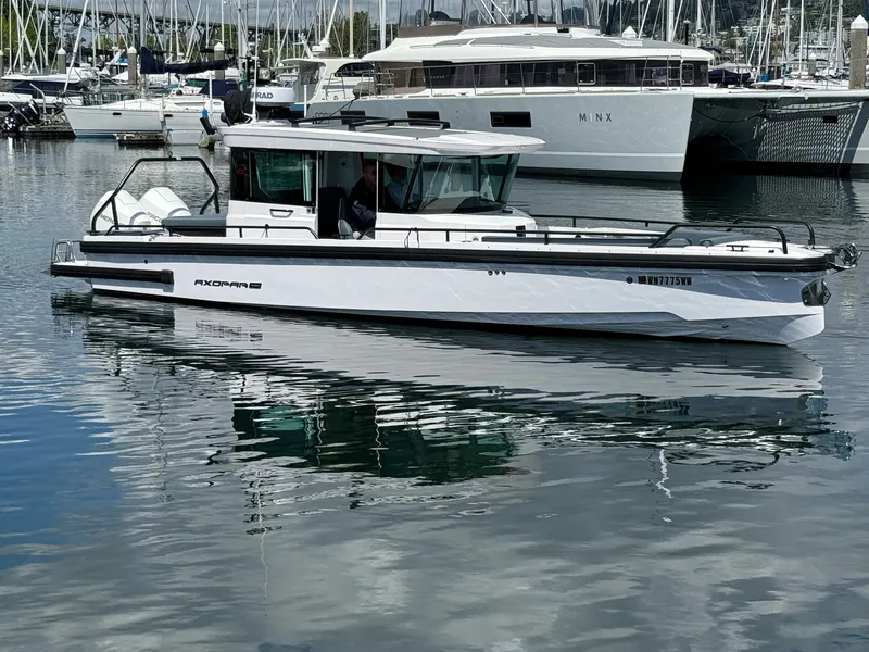 Slide: The Image of Axopar 28 CABIN 2022 - 3