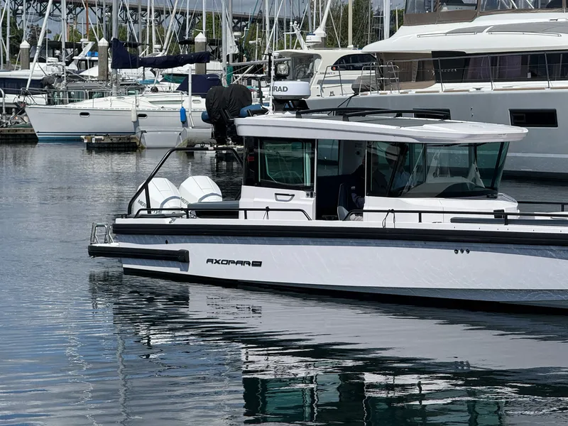 Slide: The Image of Axopar 28 CABIN 2022 - 30