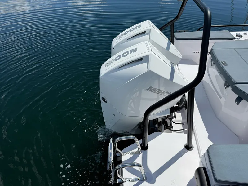 Slide: The Image of Axopar 28 CABIN 2022 - 31