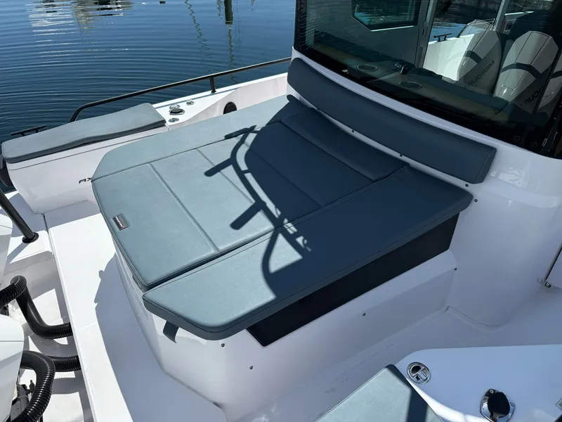 Slide: The Image of Axopar 28 CABIN 2022 - 33