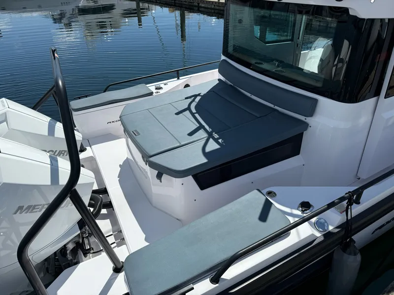 Slide: The Image of Axopar 28 CABIN 2022 - 34