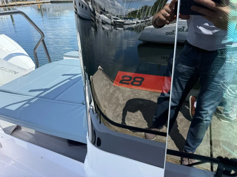 Slide: The Image of Axopar 28 CABIN 2022 - 38