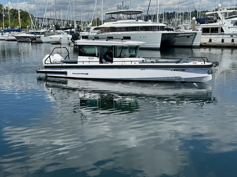 Slide: The Image of Axopar 28 CABIN 2022 - 4