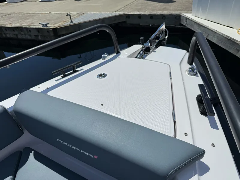 Slide: The Image of Axopar 28 CABIN 2022 - 45
