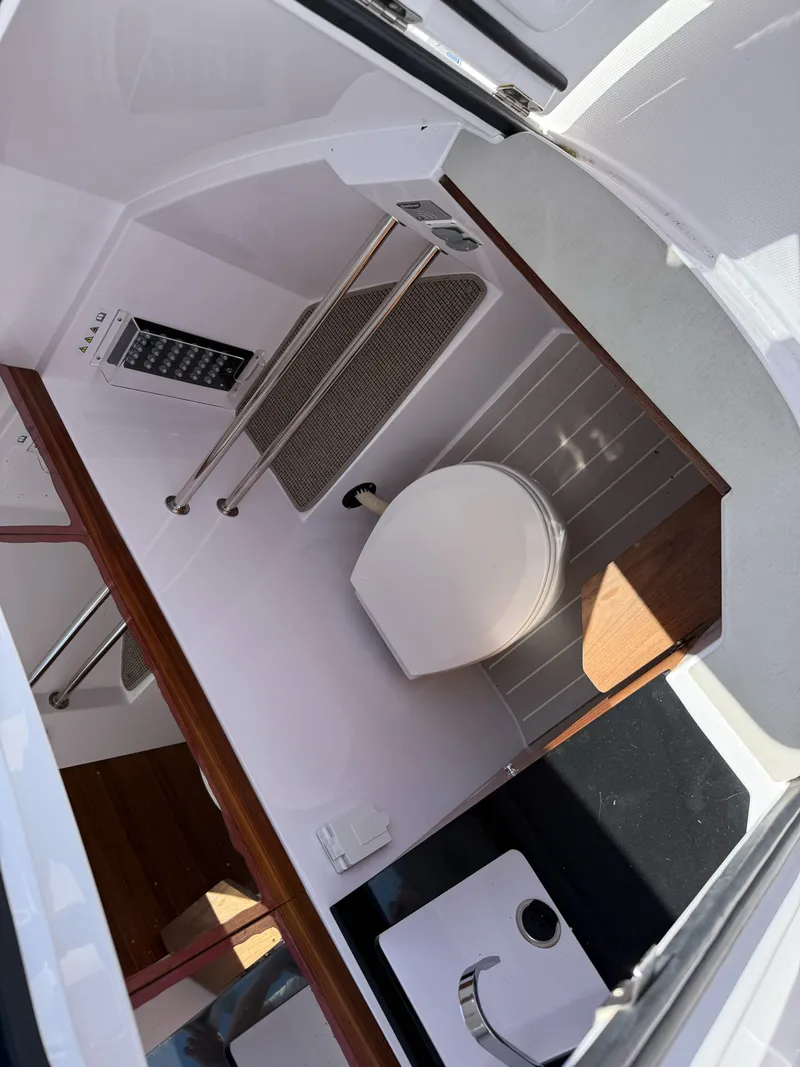 Slide: The Image of Axopar 28 CABIN 2022 - 49