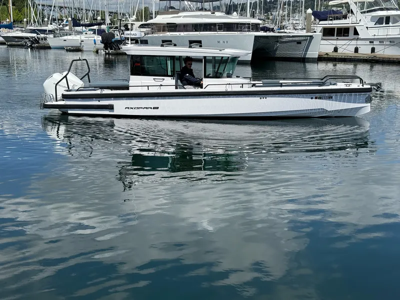 Slide: The Image of Axopar 28 CABIN 2022 - 5