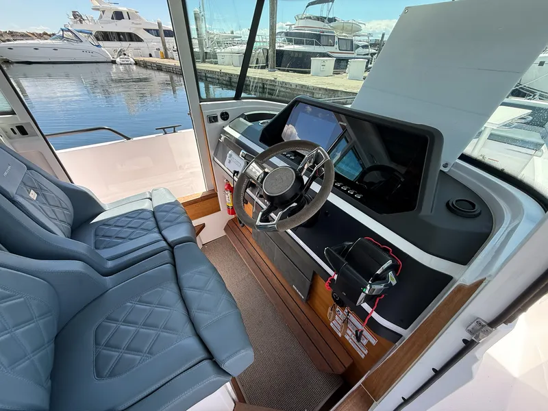 Slide: The Image of Axopar 28 CABIN 2022 - 51