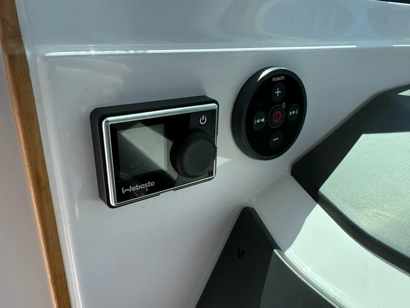 Slide: The Image of Axopar 28 CABIN 2022 - 53
