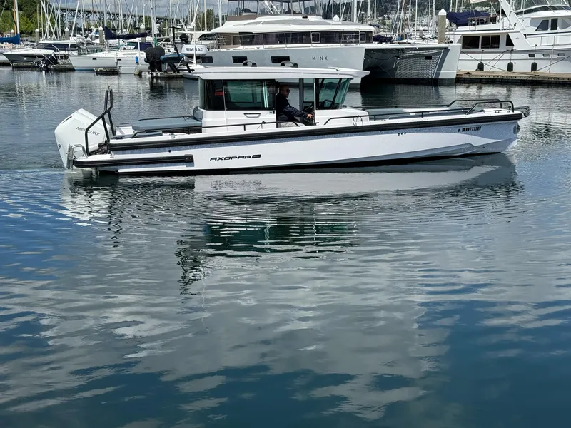 Slide: The Image of Axopar 28 CABIN 2022 - 6