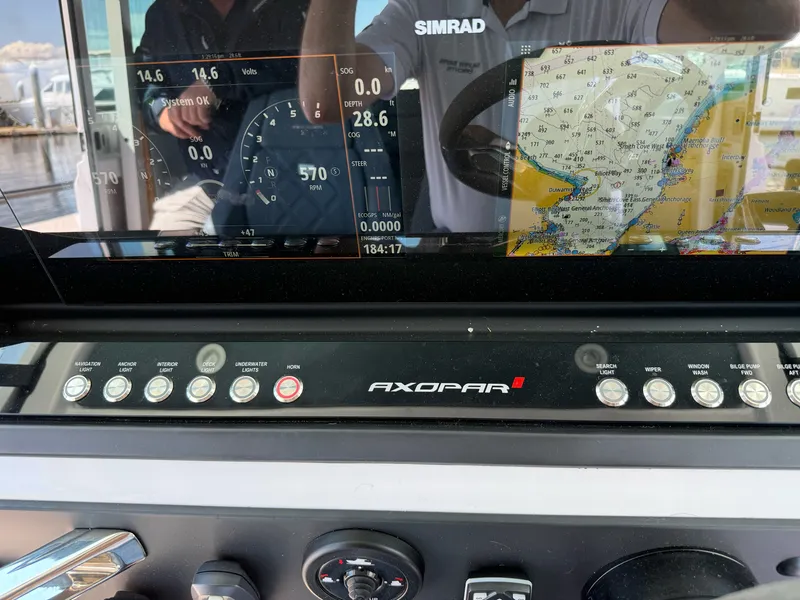 Slide: The Image of Axopar 28 CABIN 2022 - 62