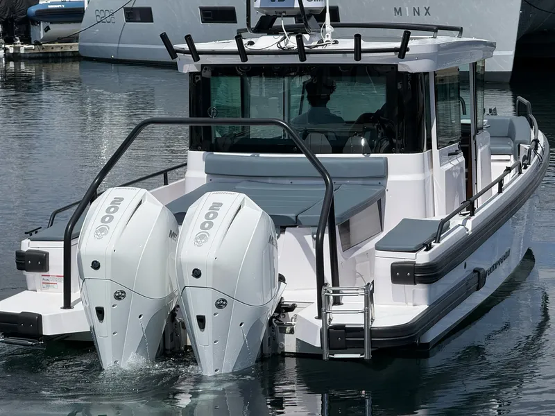 Slide: The Image of Axopar 28 CABIN 2022 - 9