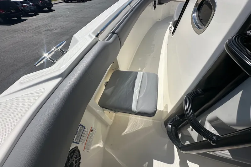 Slide: The Image of Boston Whaler 330 Outrage 2024 - 16