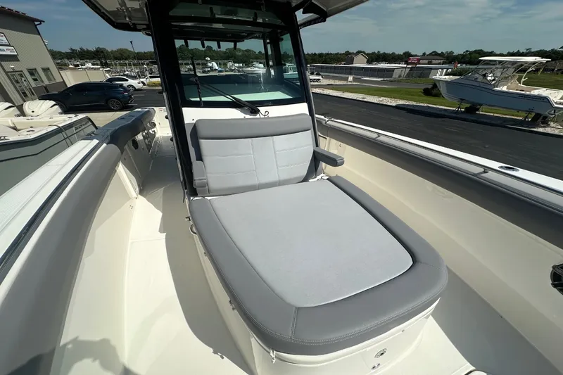 Slide: The Image of Boston Whaler 330 Outrage 2024 - 19