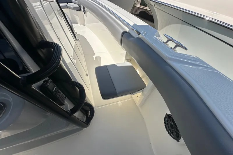 Slide: The Image of Boston Whaler 330 Outrage 2024 - 17