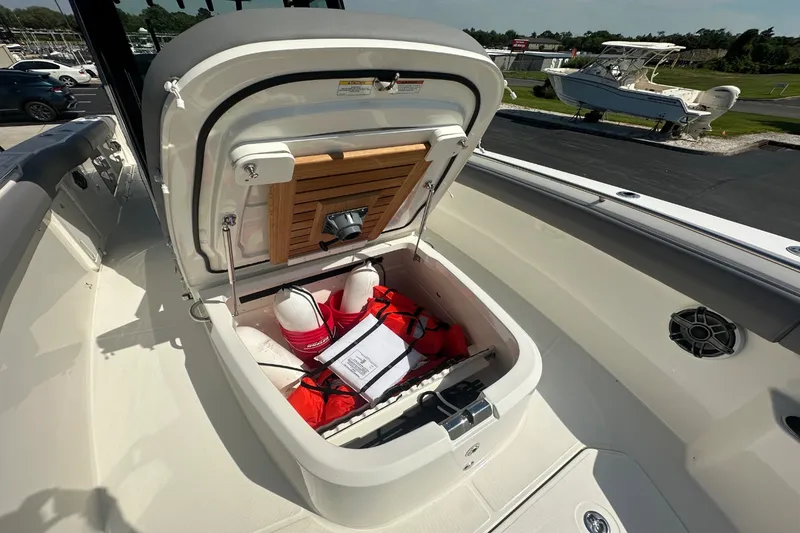Slide: The Image of Boston Whaler 330 Outrage 2024 - 20