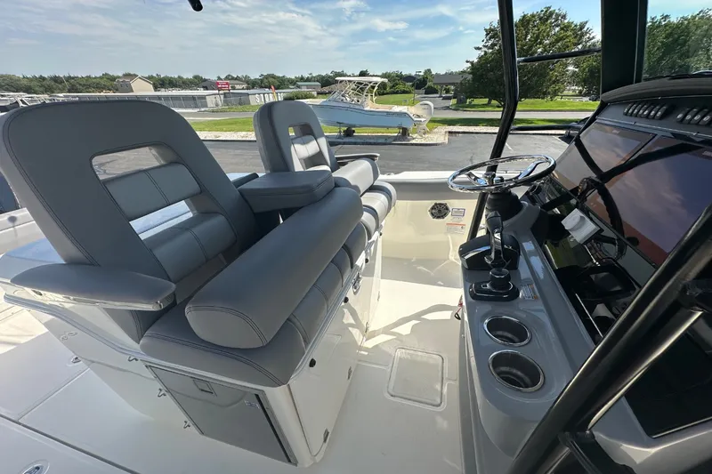 Slide: The Image of Boston Whaler 330 Outrage 2024 - 13
