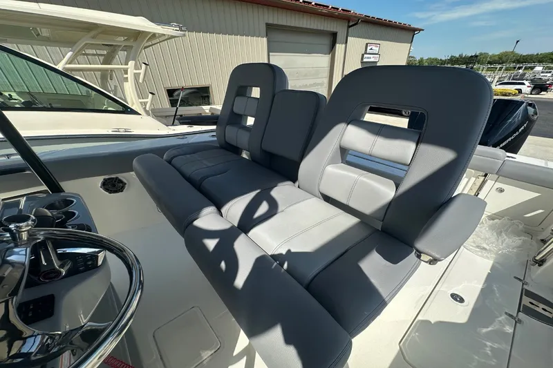 Slide: The Image of Boston Whaler 330 Outrage 2024 - 12