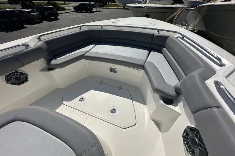 Slide: The Image of Boston Whaler 330 Outrage 2024 - 21